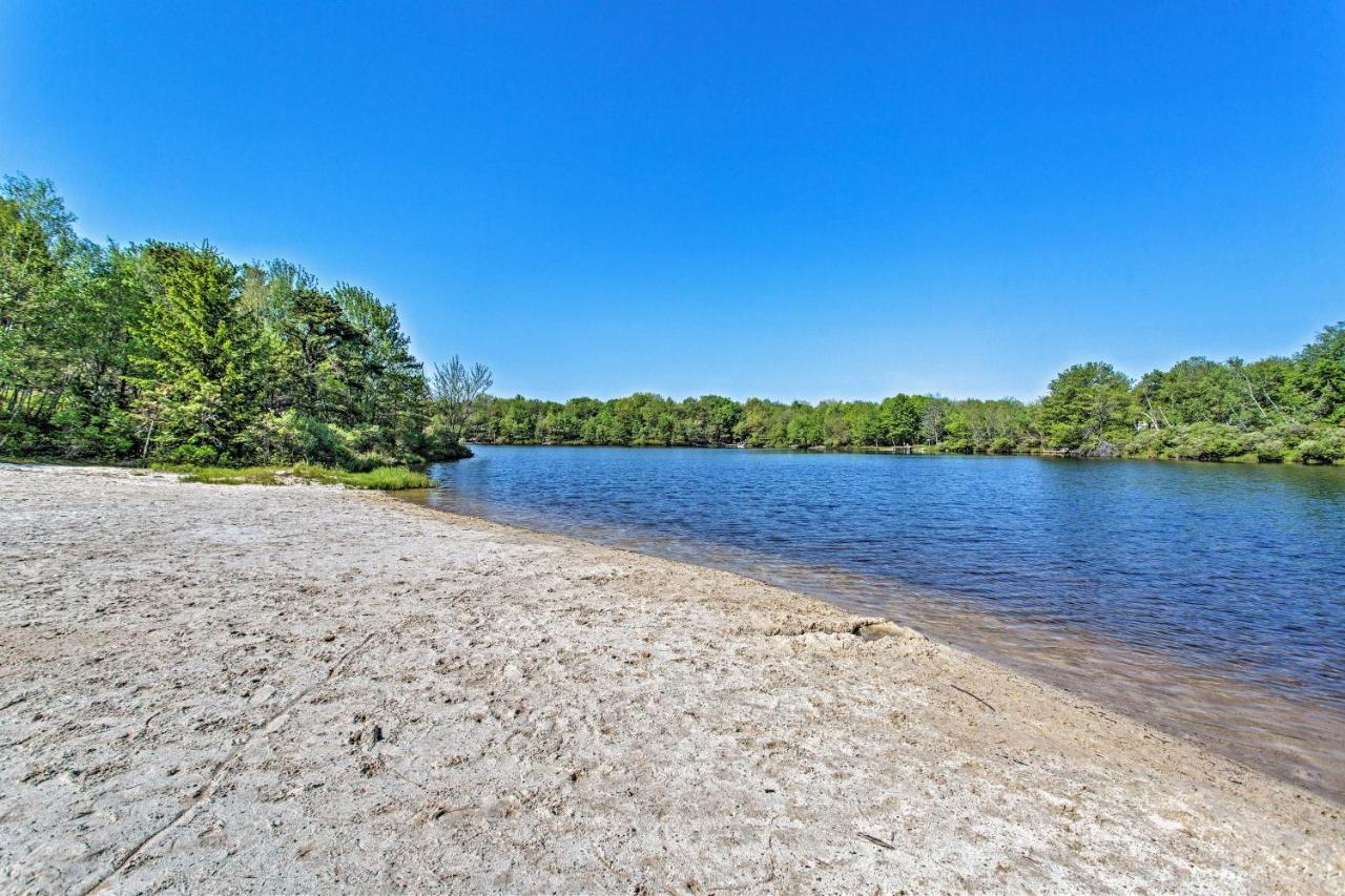 Peaceful Poconos Home With Lake And Pool Access! Long Pond Extérieur photo